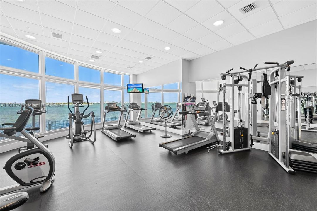 Active With Contract: $1,975,000 (3 beds, 2 baths, 1900 Square Feet)