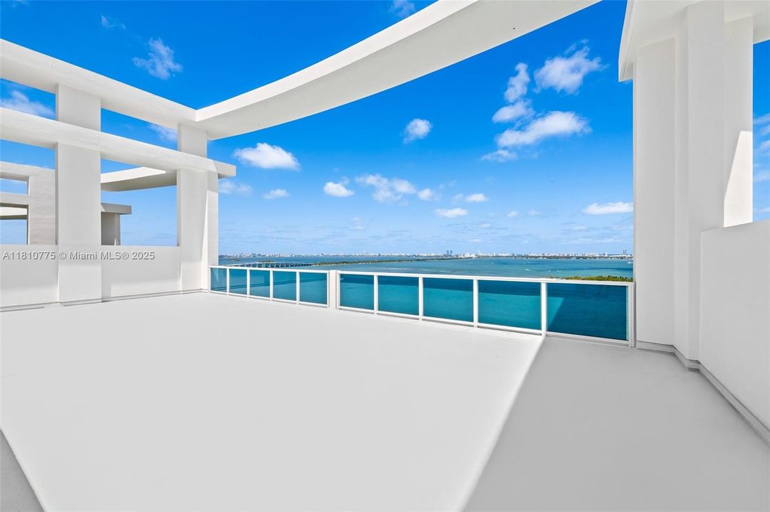 Active With Contract: $1,975,000 (3 beds, 2 baths, 1900 Square Feet)