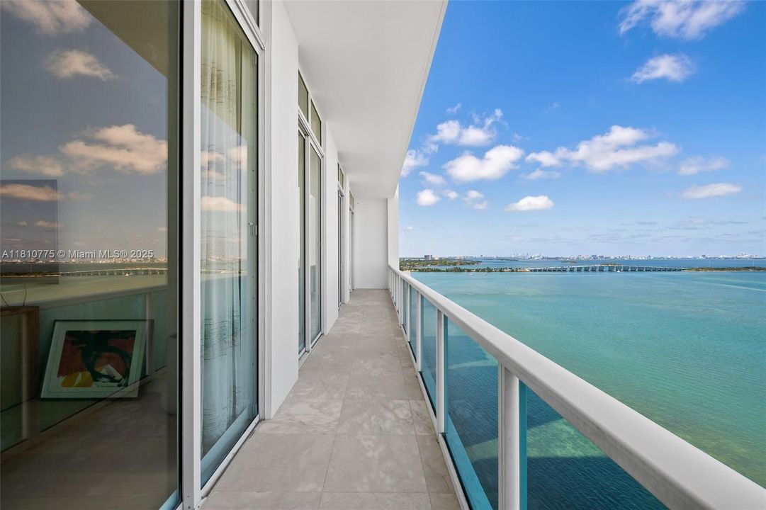 Active With Contract: $1,975,000 (3 beds, 2 baths, 1900 Square Feet)