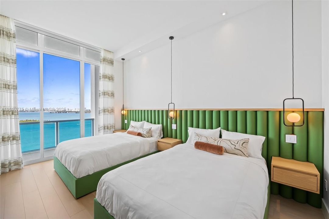 Active With Contract: $1,975,000 (3 beds, 2 baths, 1900 Square Feet)