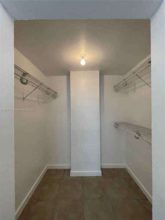 待售: $250,000 (0 贝兹, 1 浴室, 571 平方英尺)