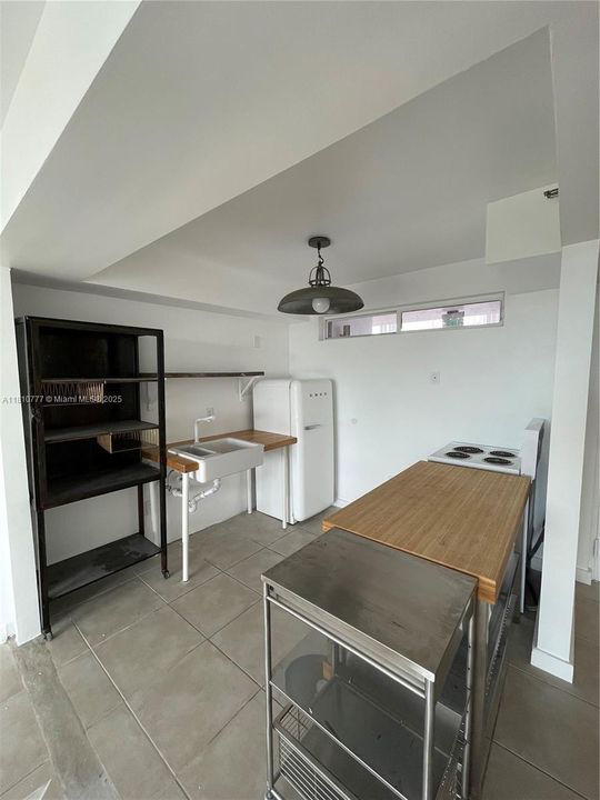 待售: $250,000 (0 贝兹, 1 浴室, 571 平方英尺)