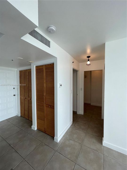 待售: $250,000 (0 贝兹, 1 浴室, 571 平方英尺)