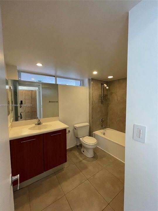 待售: $250,000 (0 贝兹, 1 浴室, 571 平方英尺)