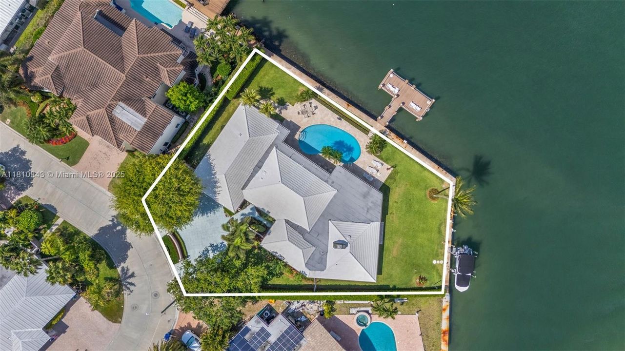 最近售出: $5,950,000 (4 贝兹, 3 浴室, 3284 平方英尺)