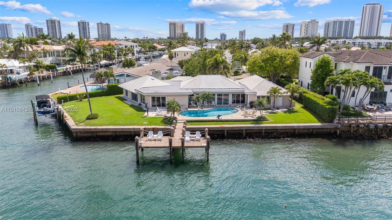 最近售出: $5,950,000 (4 贝兹, 3 浴室, 3284 平方英尺)