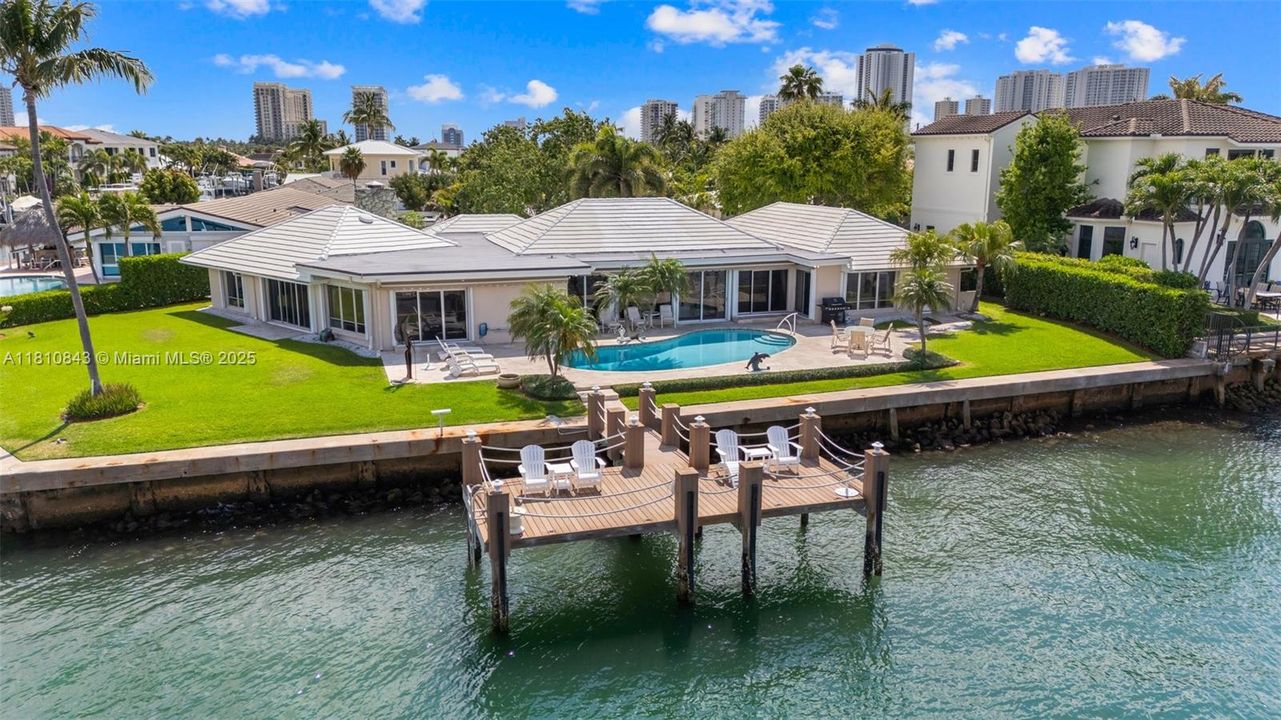 最近售出: $5,950,000 (4 贝兹, 3 浴室, 3284 平方英尺)