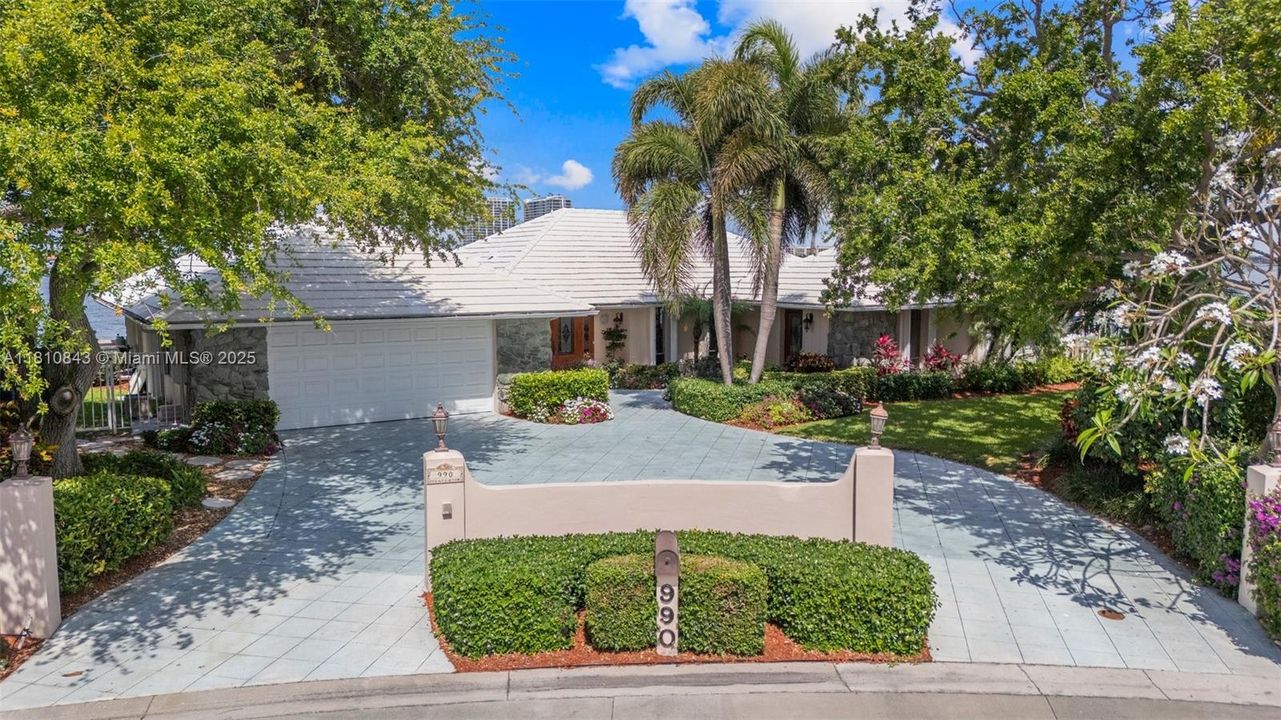 最近售出: $5,950,000 (4 贝兹, 3 浴室, 3284 平方英尺)