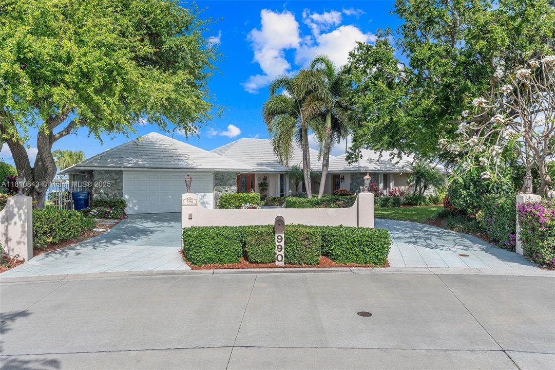 最近售出: $5,950,000 (4 贝兹, 3 浴室, 3284 平方英尺)