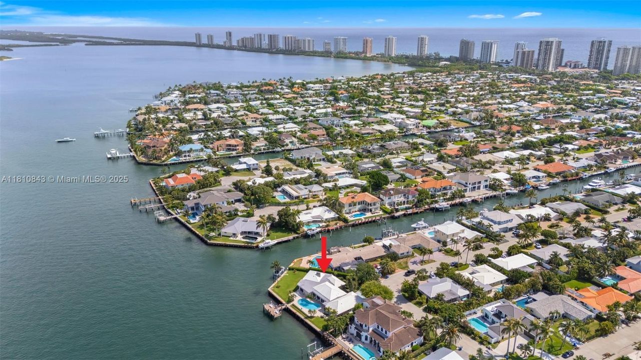 最近售出: $5,950,000 (4 贝兹, 3 浴室, 3284 平方英尺)