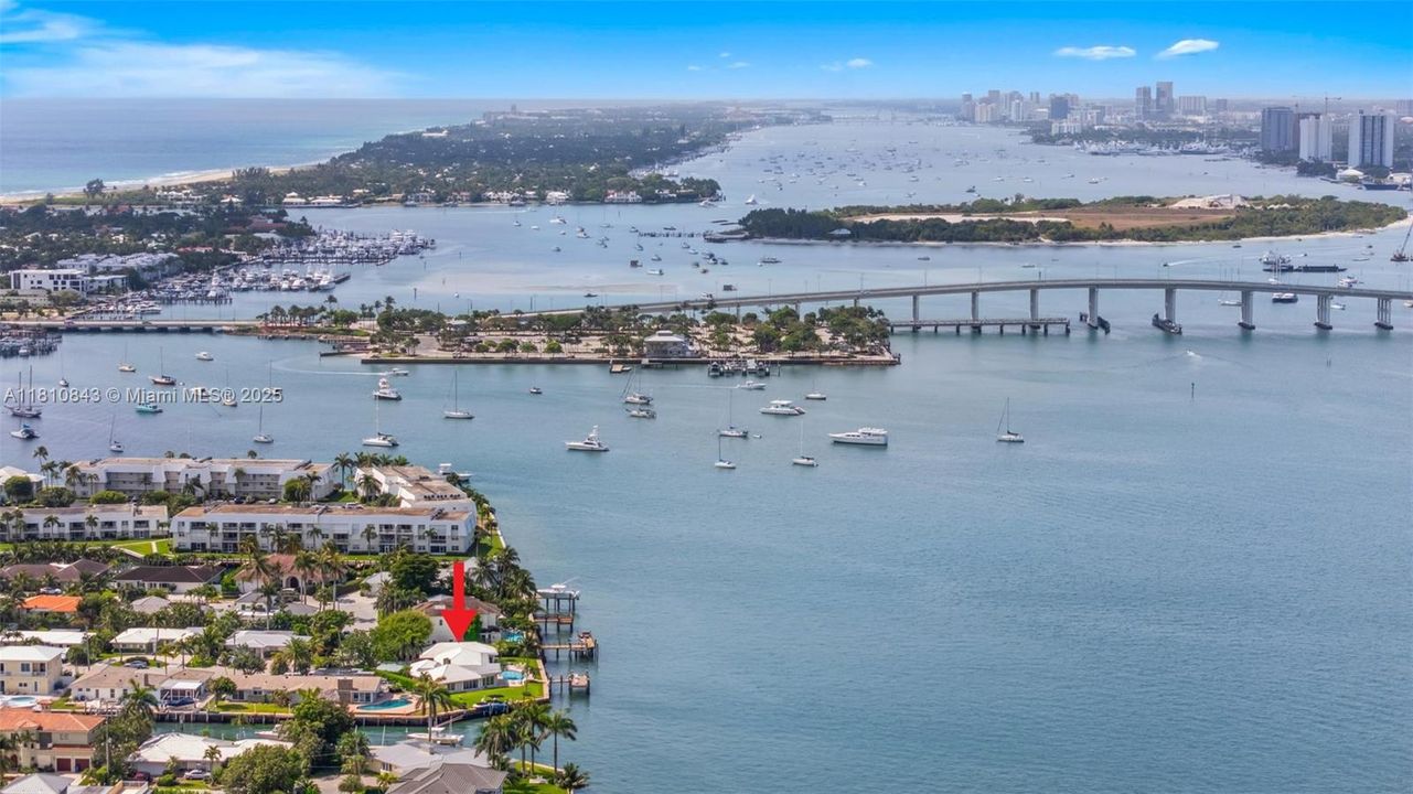 最近售出: $5,950,000 (4 贝兹, 3 浴室, 3284 平方英尺)