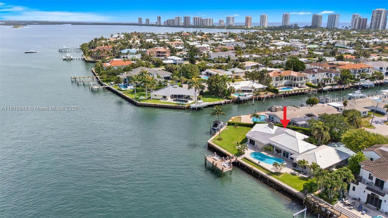 最近售出: $5,950,000 (4 贝兹, 3 浴室, 3284 平方英尺)