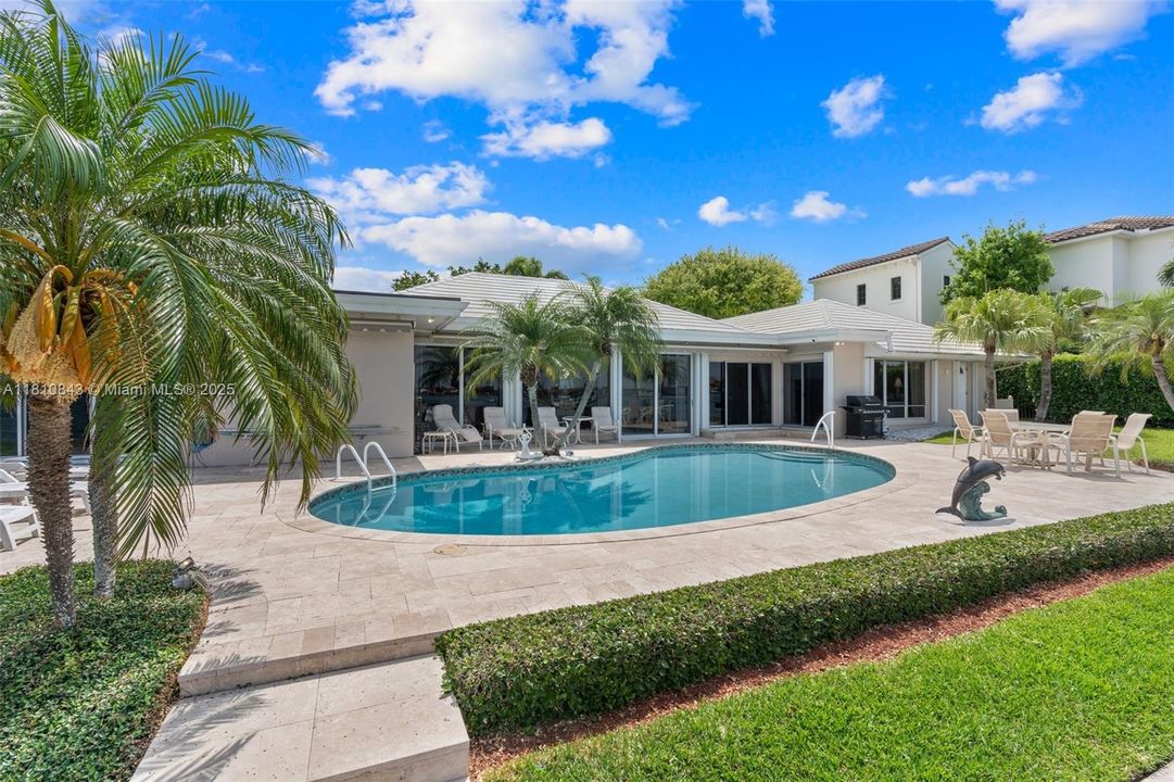 最近售出: $5,950,000 (4 贝兹, 3 浴室, 3284 平方英尺)