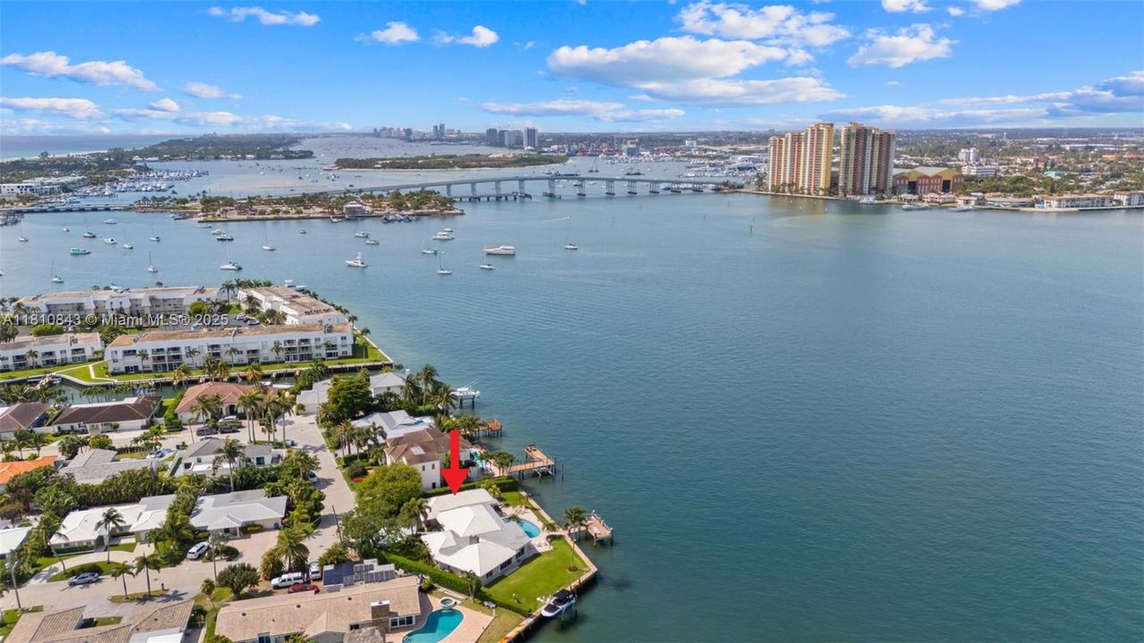 最近售出: $5,950,000 (4 贝兹, 3 浴室, 3284 平方英尺)