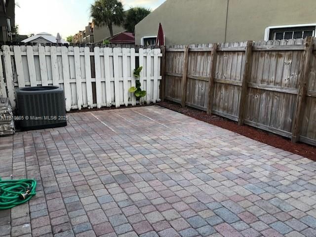 Недавно арендовано: $2,700 (2 спален, 2 ванн, 1070 Квадратных фут)