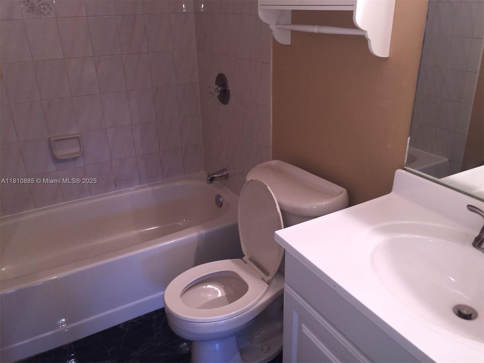 Недавно арендовано: $2,700 (2 спален, 2 ванн, 1070 Квадратных фут)