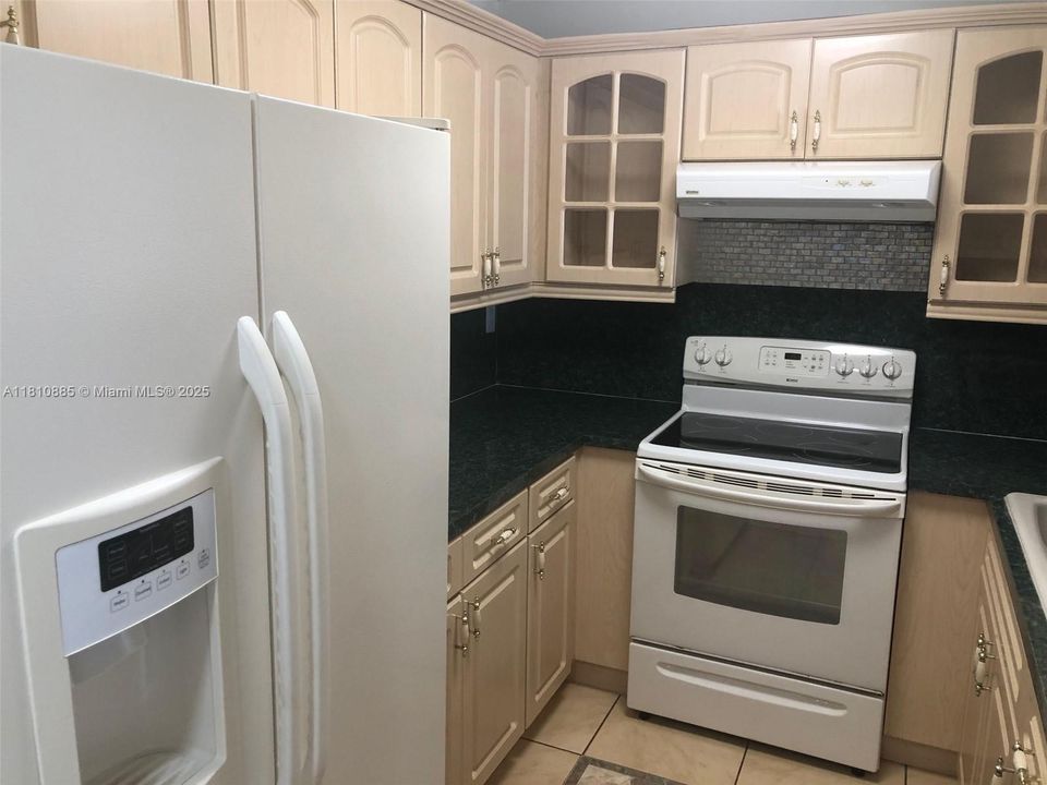 Недавно арендовано: $2,700 (2 спален, 2 ванн, 1070 Квадратных фут)