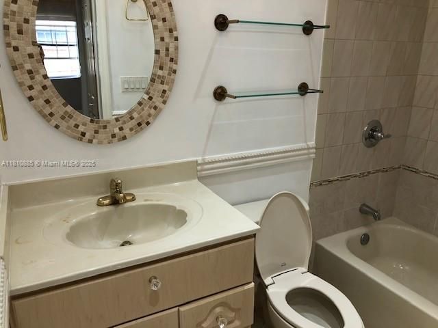 Недавно арендовано: $2,700 (2 спален, 2 ванн, 1070 Квадратных фут)