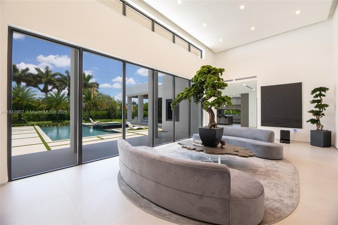 最近售出: $2,995,000 (5 贝兹, 5 浴室, 4269 平方英尺)