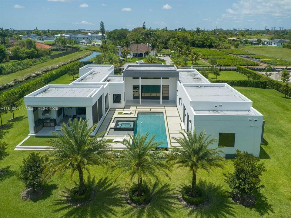 最近售出: $2,995,000 (5 贝兹, 5 浴室, 4269 平方英尺)