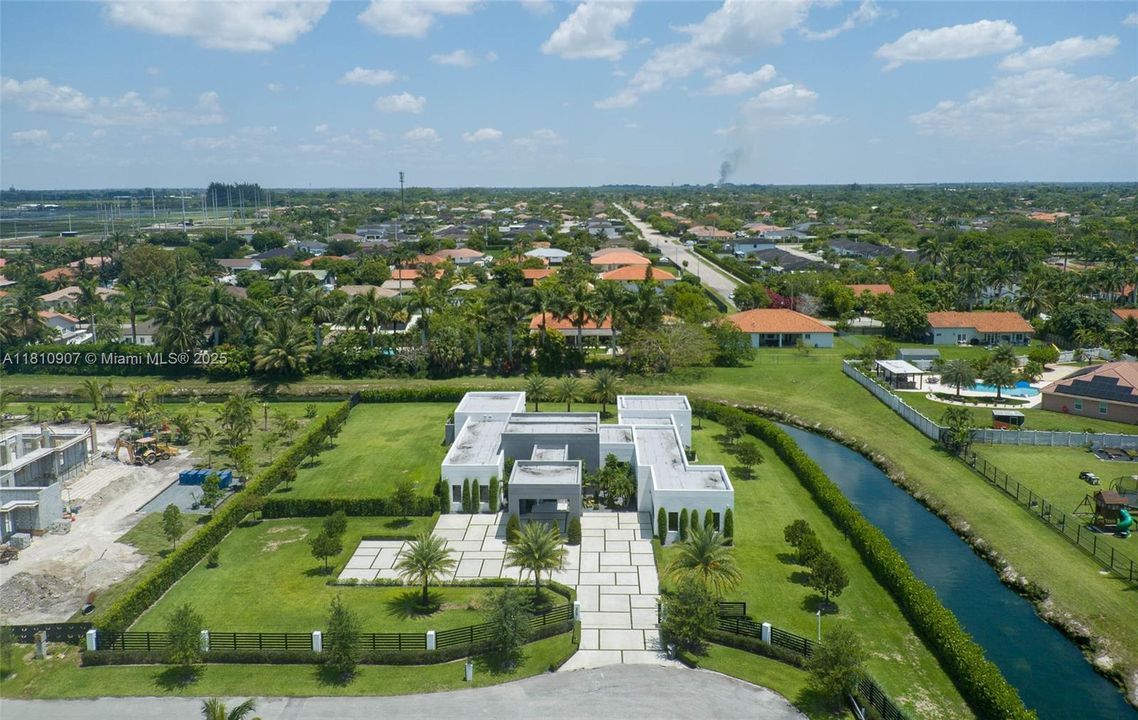 最近售出: $2,995,000 (5 贝兹, 5 浴室, 4269 平方英尺)