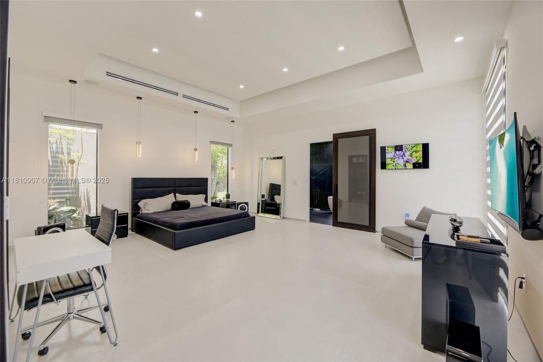 最近售出: $2,995,000 (5 贝兹, 5 浴室, 4269 平方英尺)