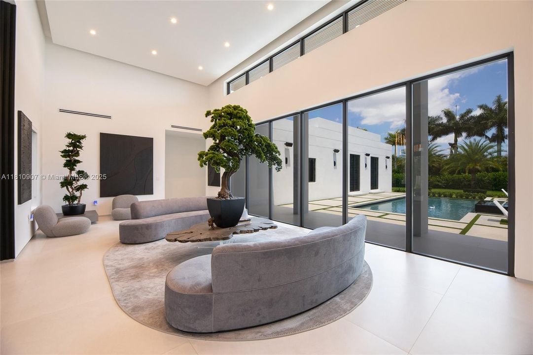 最近售出: $2,995,000 (5 贝兹, 5 浴室, 4269 平方英尺)