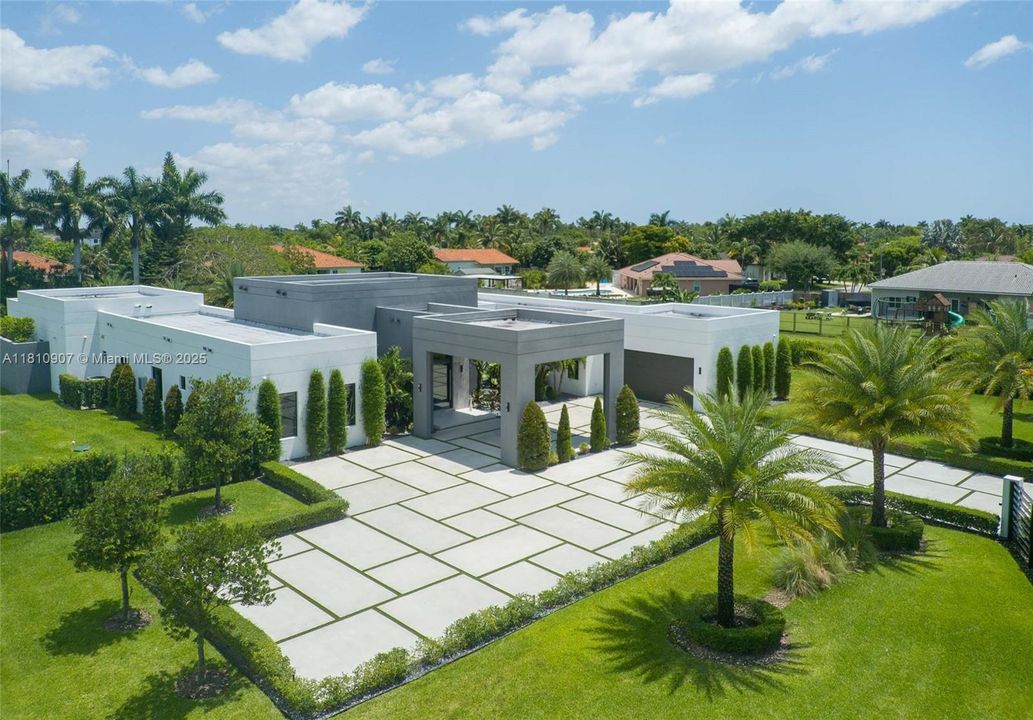 最近售出: $2,995,000 (5 贝兹, 5 浴室, 4269 平方英尺)