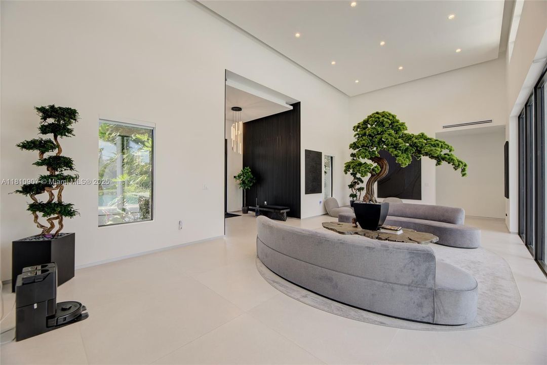 最近售出: $2,995,000 (5 贝兹, 5 浴室, 4269 平方英尺)