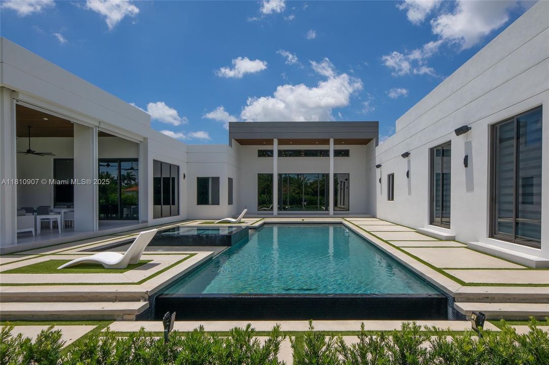 最近售出: $2,995,000 (5 贝兹, 5 浴室, 4269 平方英尺)