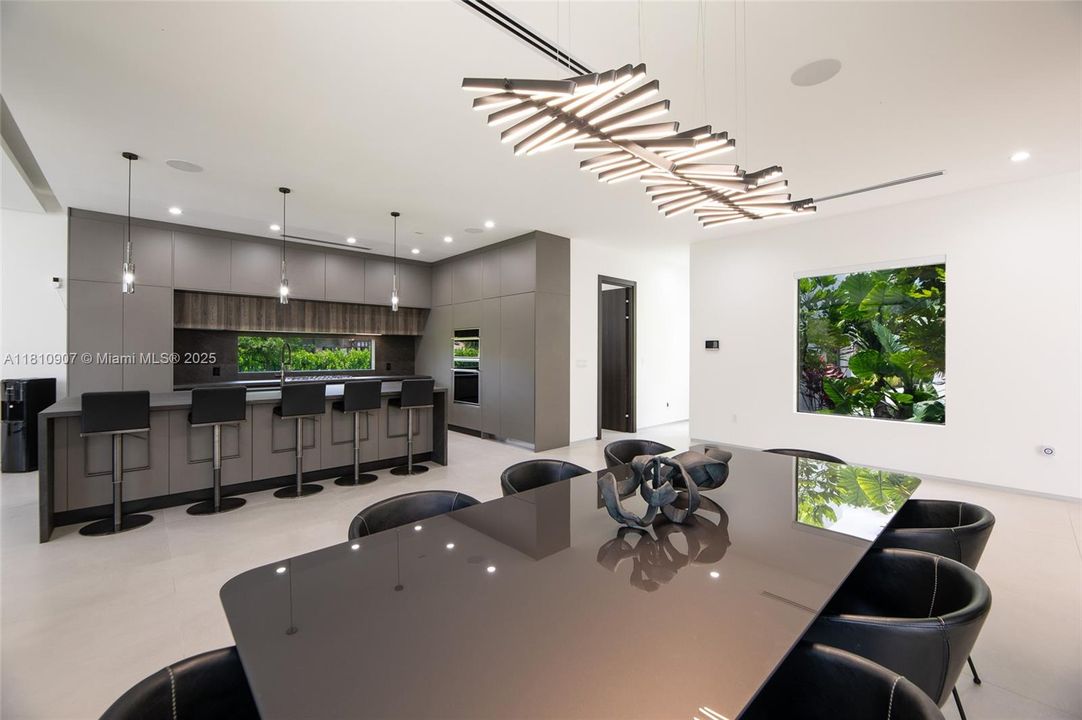 最近售出: $2,995,000 (5 贝兹, 5 浴室, 4269 平方英尺)