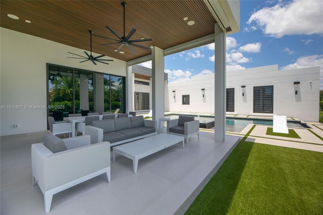 最近售出: $2,995,000 (5 贝兹, 5 浴室, 4269 平方英尺)