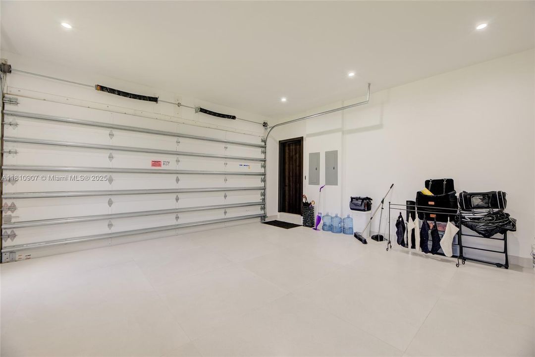 最近售出: $2,995,000 (5 贝兹, 5 浴室, 4269 平方英尺)