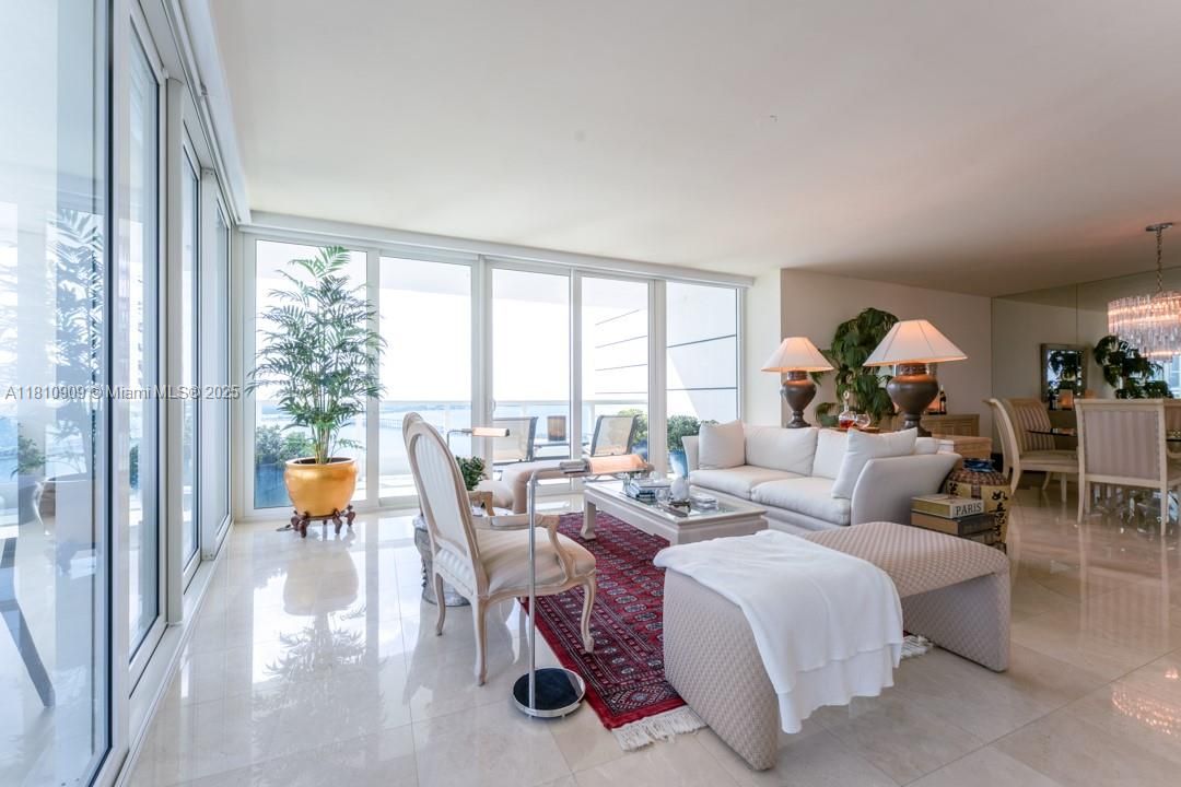 На продажу: $2,125,000 (2 спален, 2 ванн, 2070 Квадратных фут)