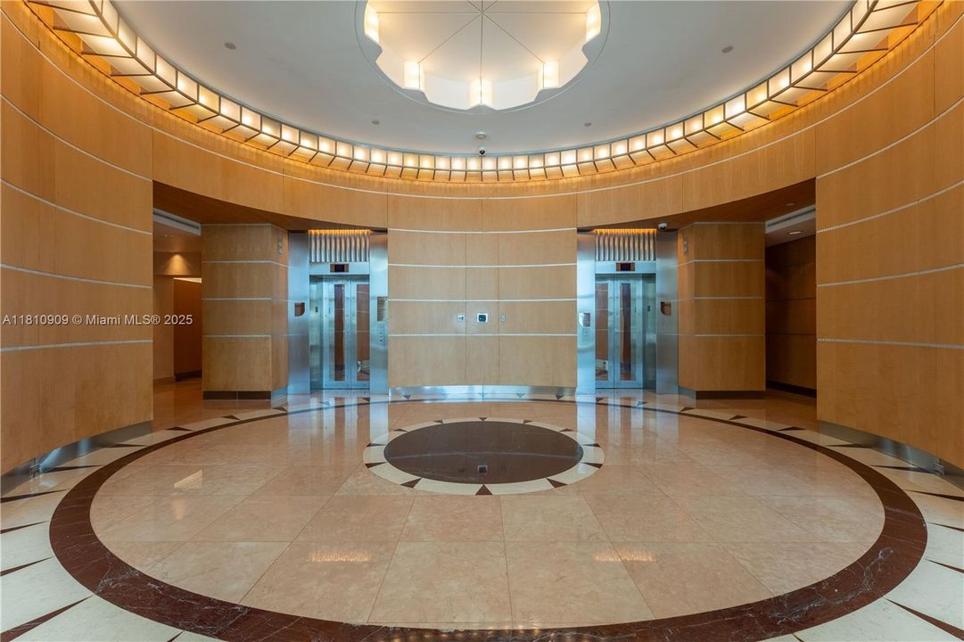 На продажу: $2,125,000 (2 спален, 2 ванн, 2070 Квадратных фут)