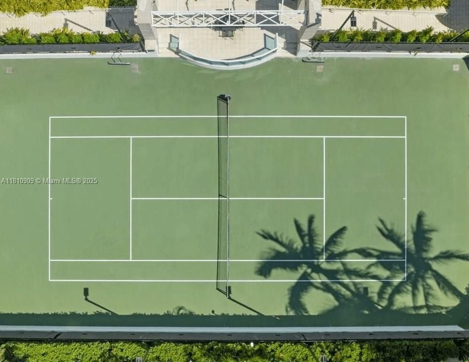 На продажу: $2,125,000 (2 спален, 2 ванн, 2070 Квадратных фут)