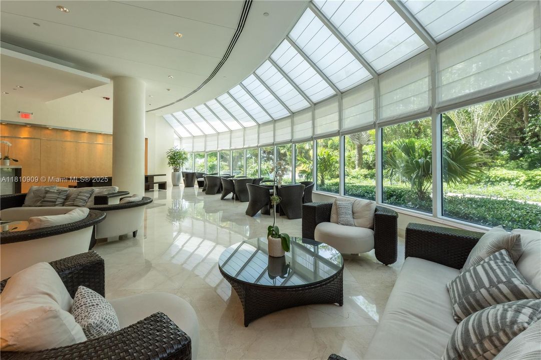 На продажу: $2,125,000 (2 спален, 2 ванн, 2070 Квадратных фут)