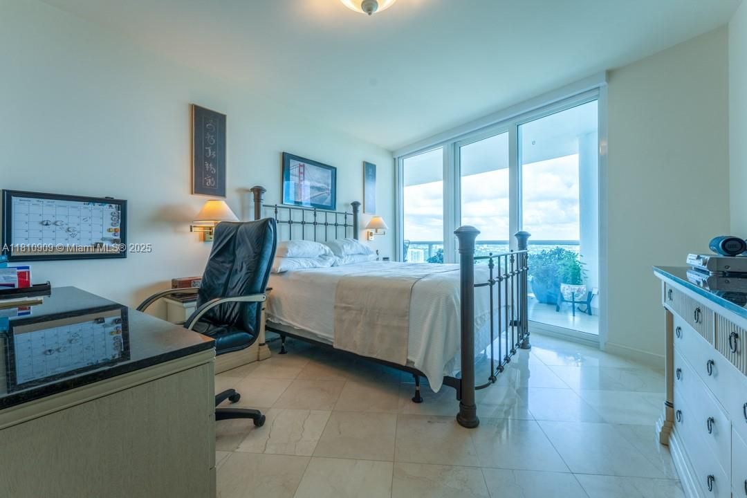 На продажу: $2,125,000 (2 спален, 2 ванн, 2070 Квадратных фут)