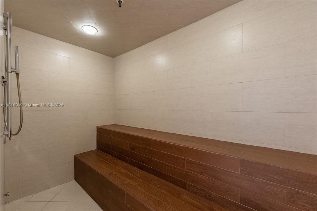 На продажу: $2,125,000 (2 спален, 2 ванн, 2070 Квадратных фут)