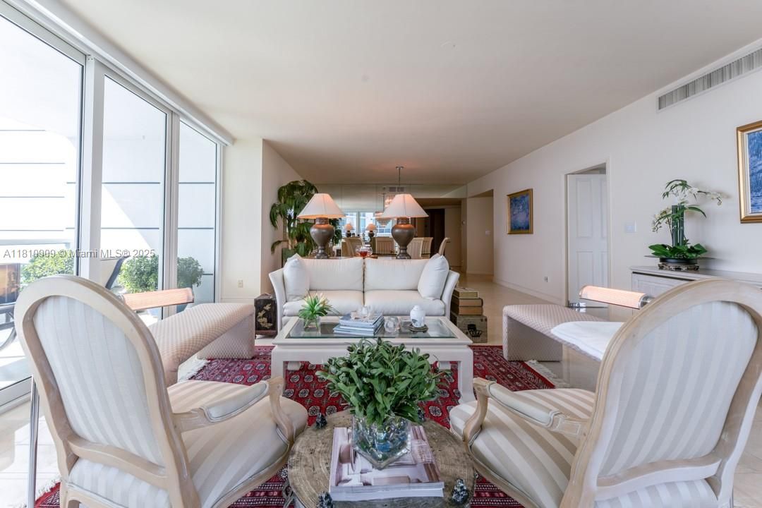 На продажу: $2,125,000 (2 спален, 2 ванн, 2070 Квадратных фут)