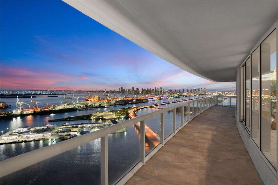 На продажу: $29,999,999 (7 спален, 7 ванн, 9039 Квадратных фут)