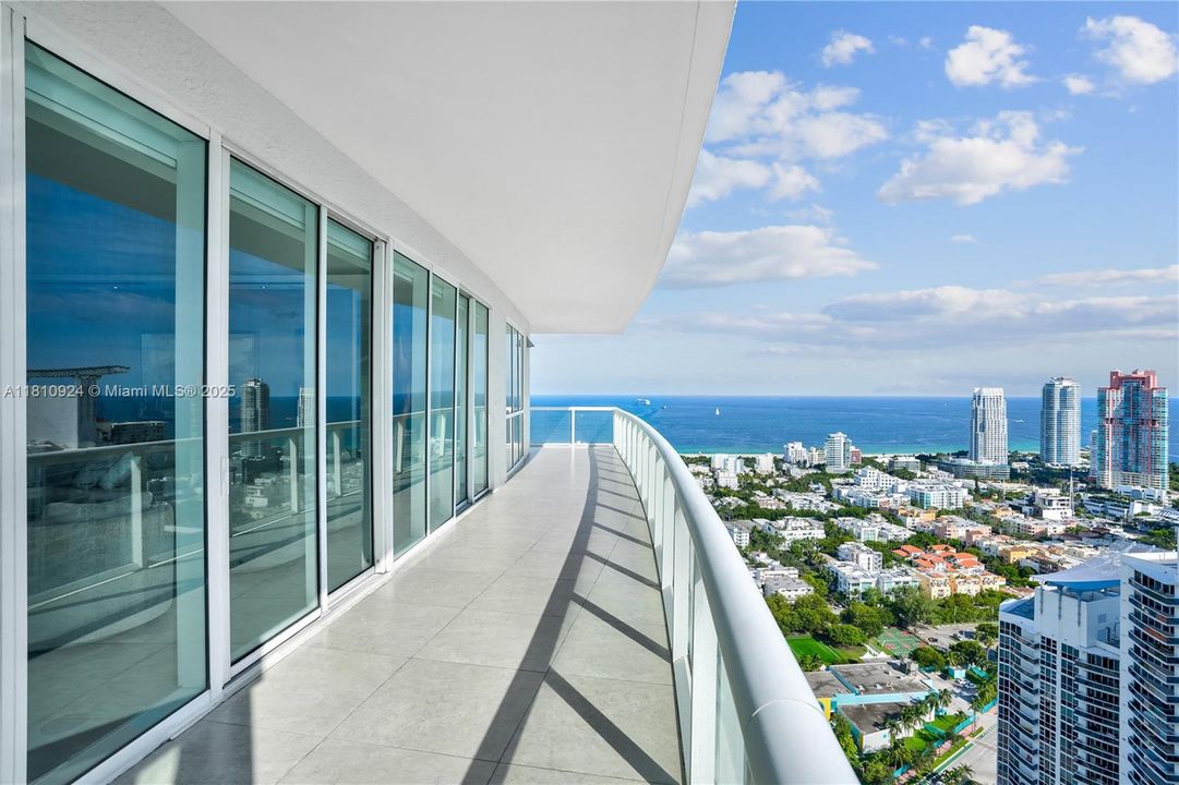 На продажу: $29,999,999 (7 спален, 7 ванн, 9039 Квадратных фут)