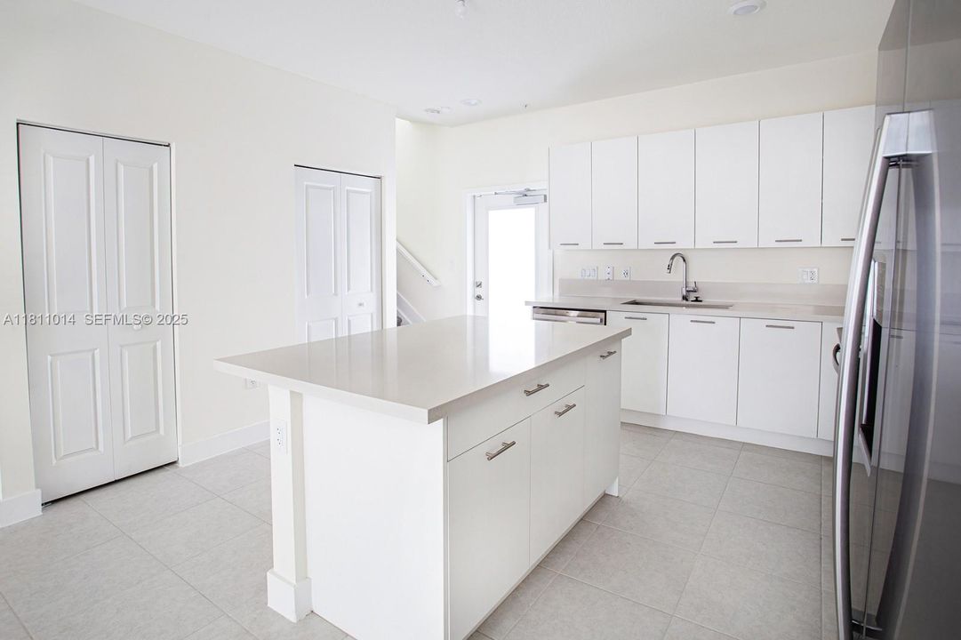 Recientemente alquilado: $3,700 (4 camas, 3 baños, 1506 Pies cuadrados)
