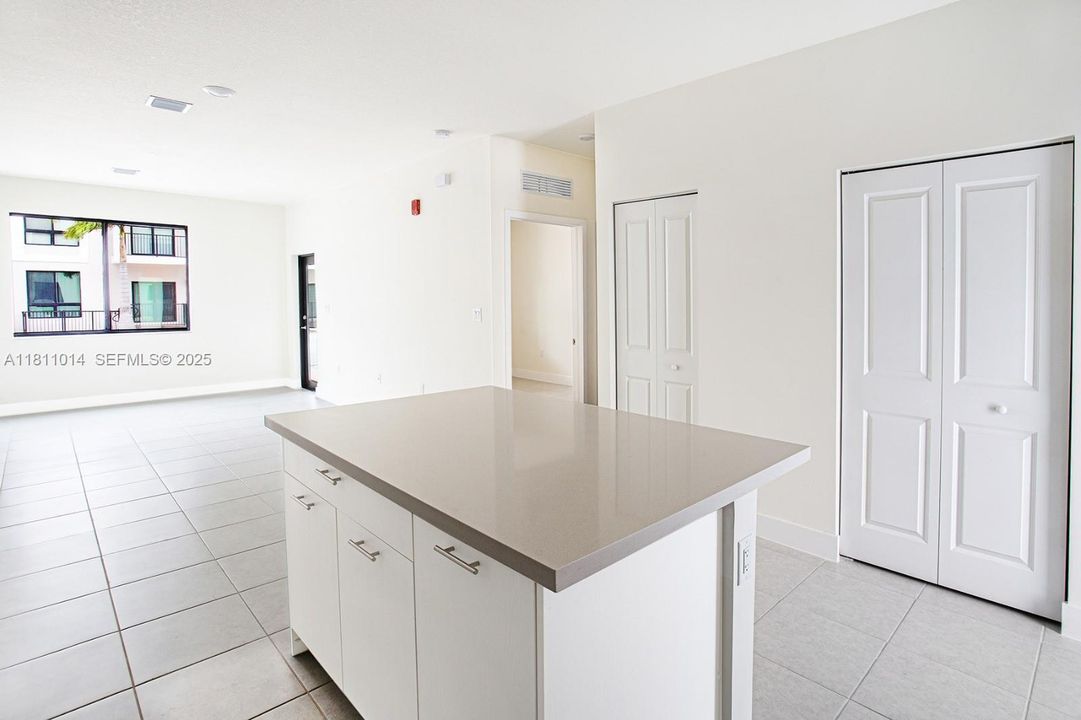 Recientemente alquilado: $3,700 (4 camas, 3 baños, 1506 Pies cuadrados)