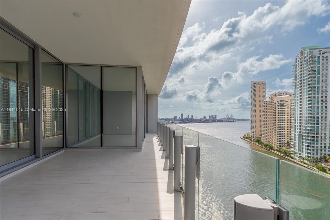 For Sale: $5,400,000 (4 beds, 5 baths, 3225 Square Feet)