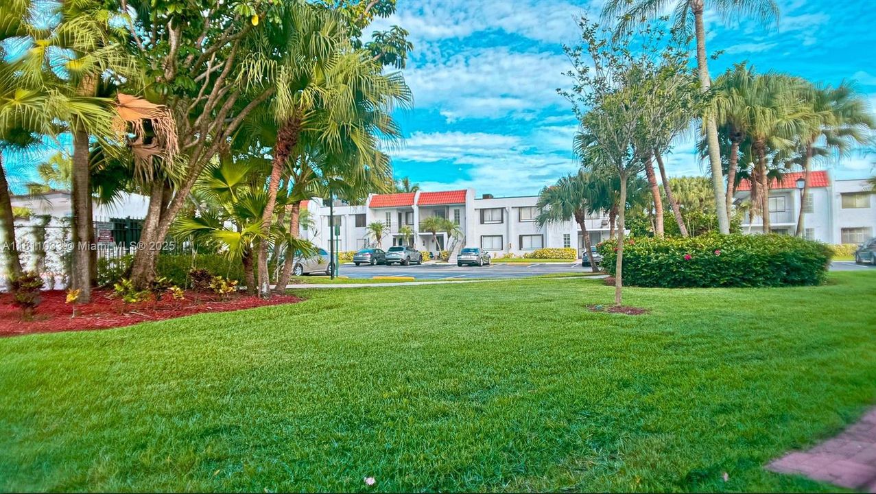 待售: $285,000 (2 贝兹, 2 浴室, 1220 平方英尺)