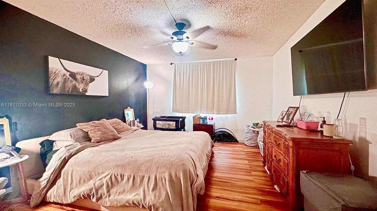 待售: $285,000 (2 贝兹, 2 浴室, 1220 平方英尺)