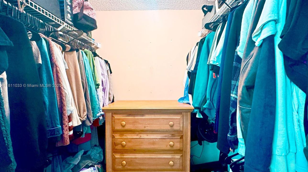 待售: $285,000 (2 贝兹, 2 浴室, 1220 平方英尺)