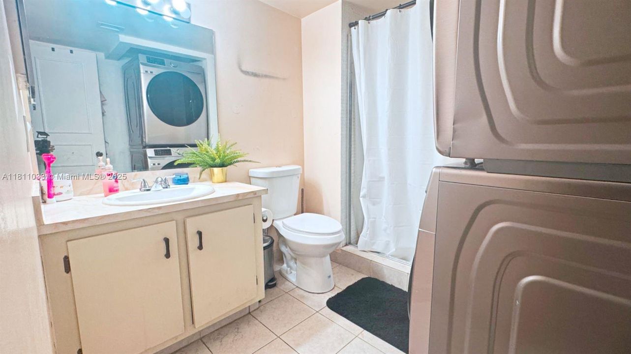 待售: $285,000 (2 贝兹, 2 浴室, 1220 平方英尺)