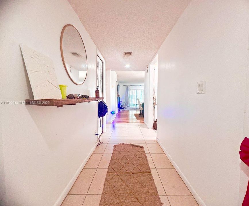 待售: $285,000 (2 贝兹, 2 浴室, 1220 平方英尺)